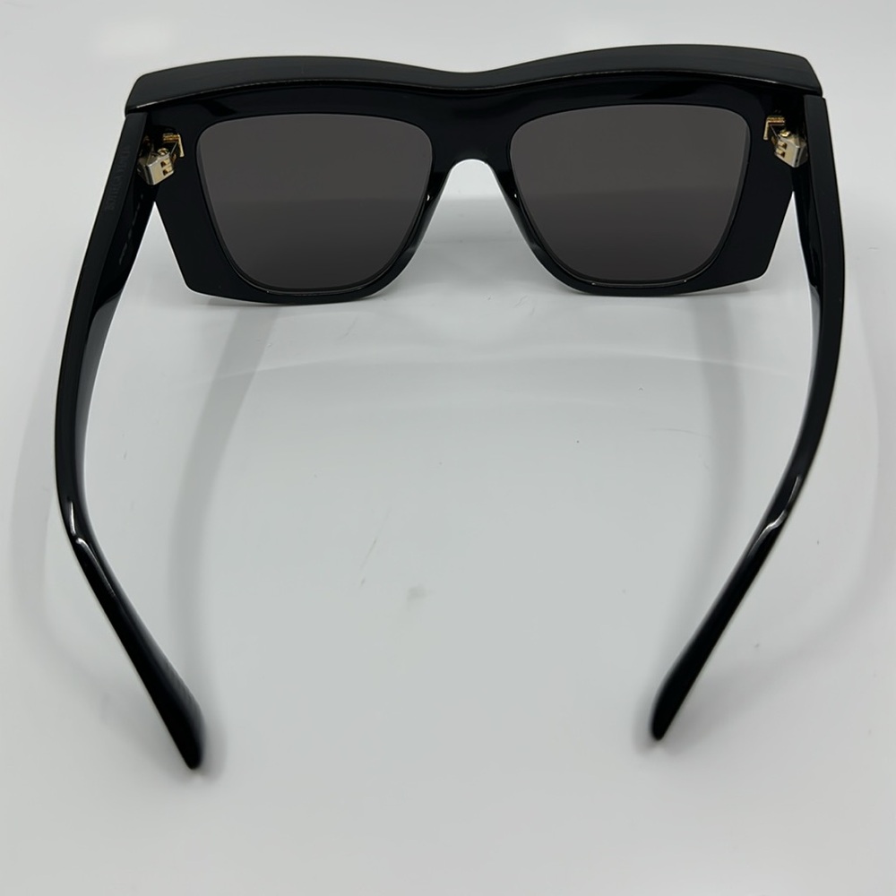 Bottega Veneta black visor sunglasses with case and cloth - Picture 12 of 16